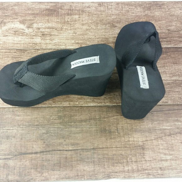 steve madden wedge flip flops